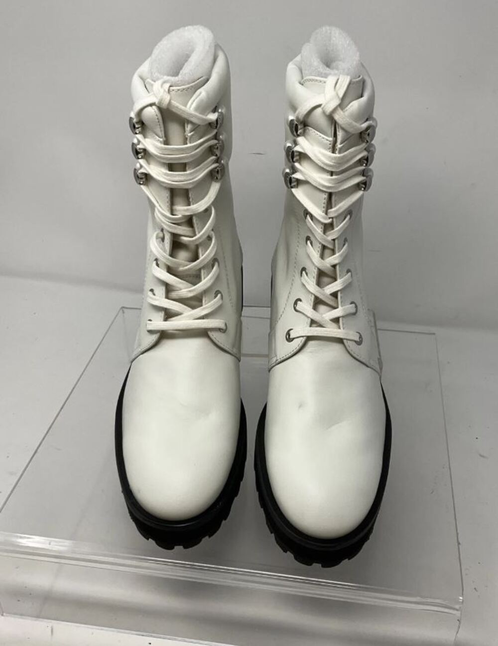 LUXURY LACE UP Stuart Weitzman White Leather Boots 7.5B